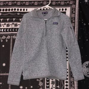 woman’s gray patagonia half zip!